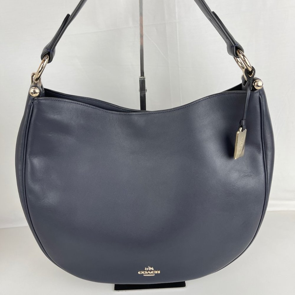 New Coach Nomad Glovetanned Leather Shoulder Bag